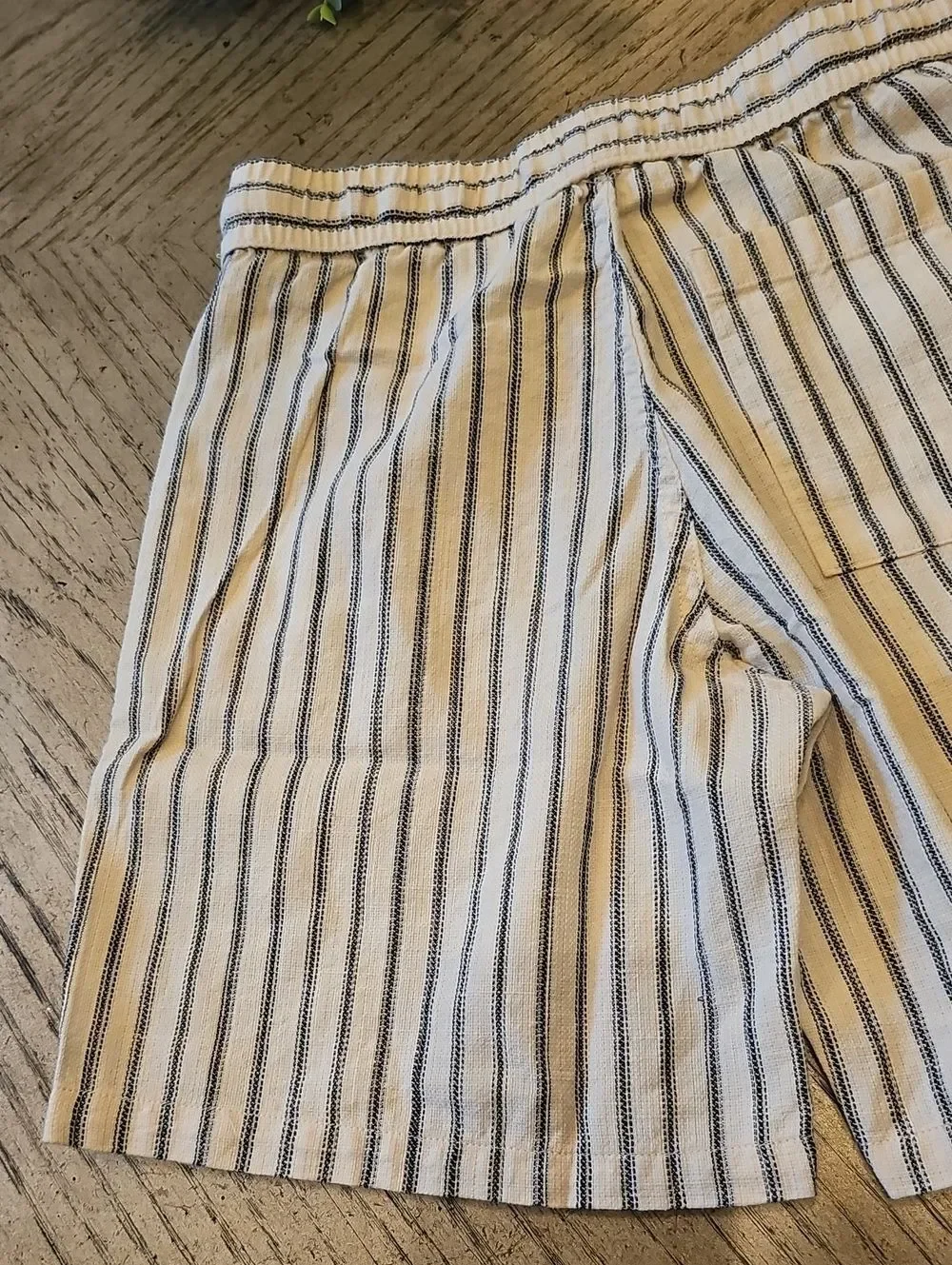 H&M Cream Shorts with Stripes Size 9-10 NWT